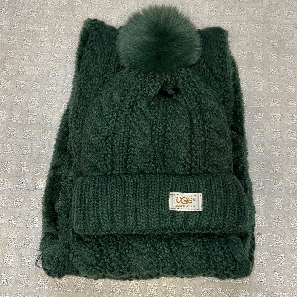 UGG hat and scarf (replica)